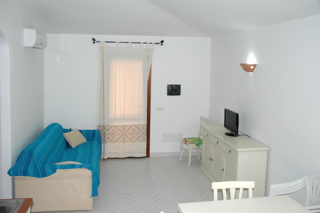 Holiday Homes Stella Marina Сан-Теодоро Номер фото